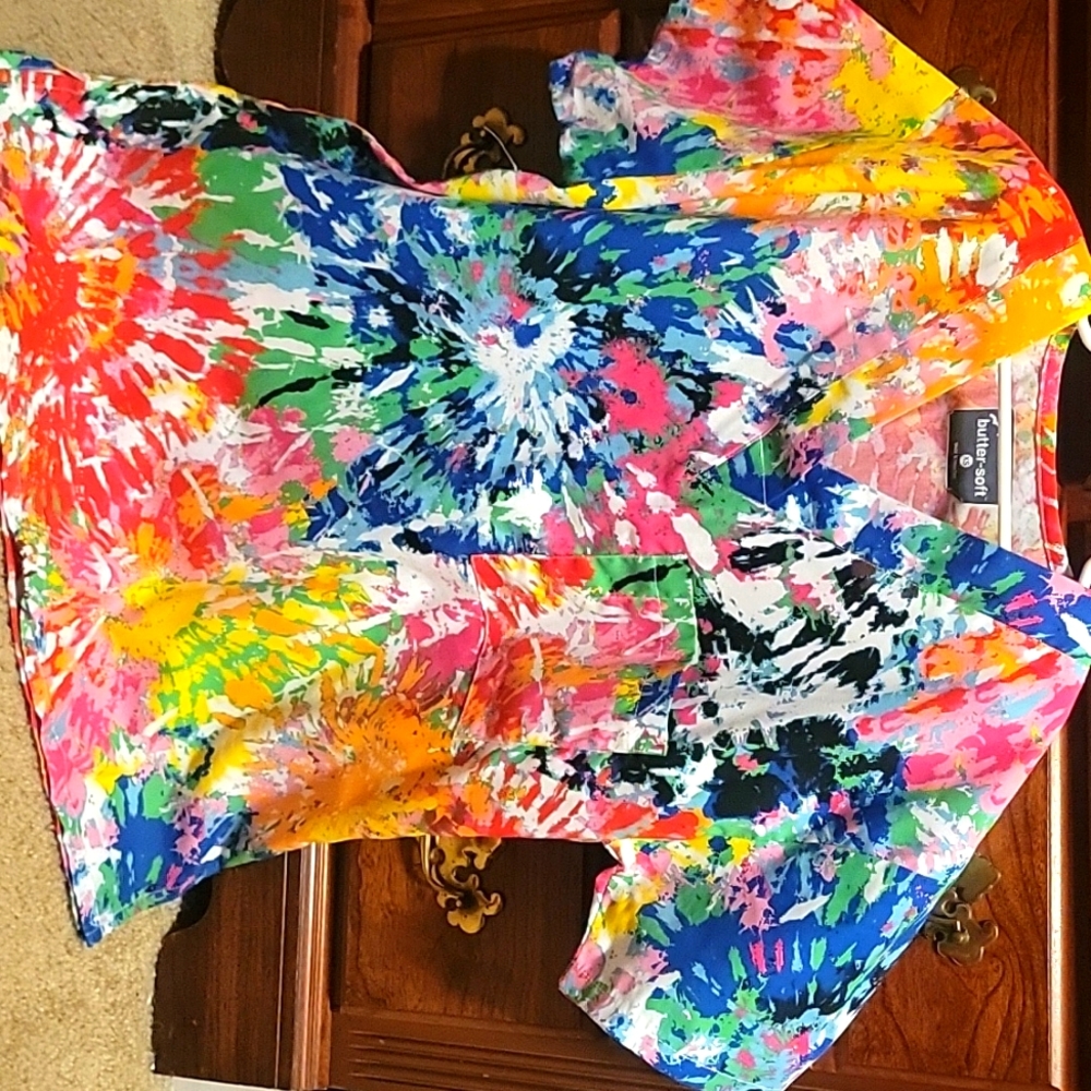 XS butter soft scrub top